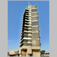 Price Tower (built 1952-56), Dewey Avenue, Bartlesville, Oklahoma, photo w lemay, flickr, Wikipedia.jpg